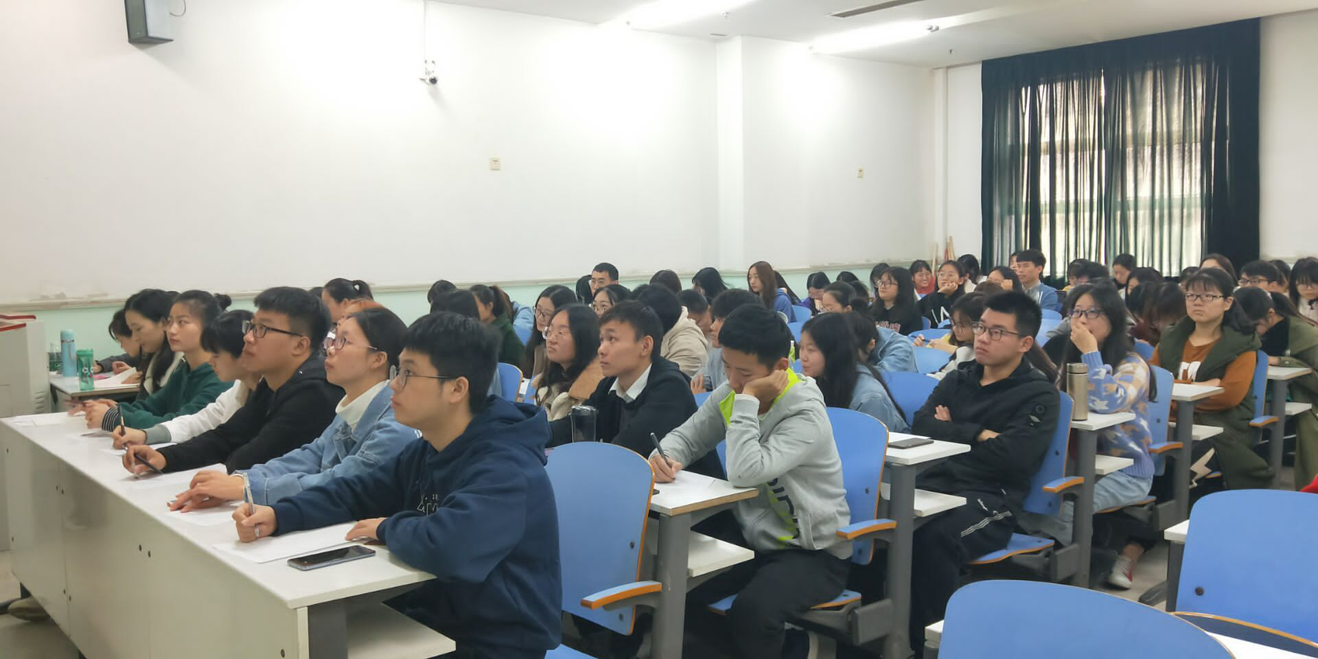 澳门银河娱乐城
开展“党员讲先进”活动